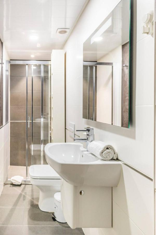 Sweet Room Barcelona โอสปิตาเล็ต เดอ โยเบรกัต ภายนอก รูปภาพ